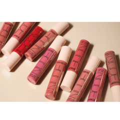 Блеск для губ лаковый Belor Design Nude Harmony Outfit Lip т.23 B-day Cake 4,1 г